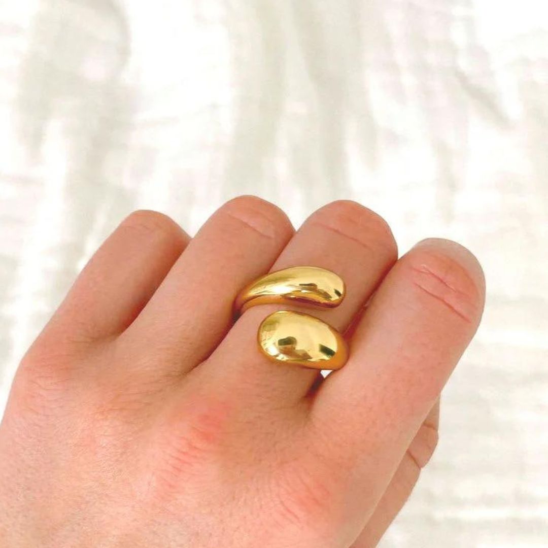 A Tight Hug Anti-tarnish Ring (RG257)