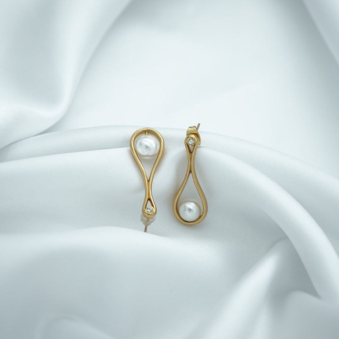 Serene Curve Pearl Drops