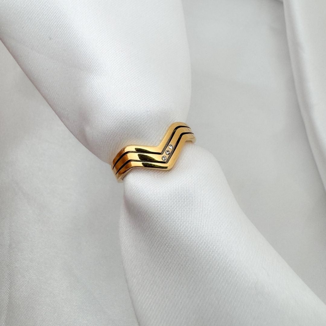 Triple V Ring