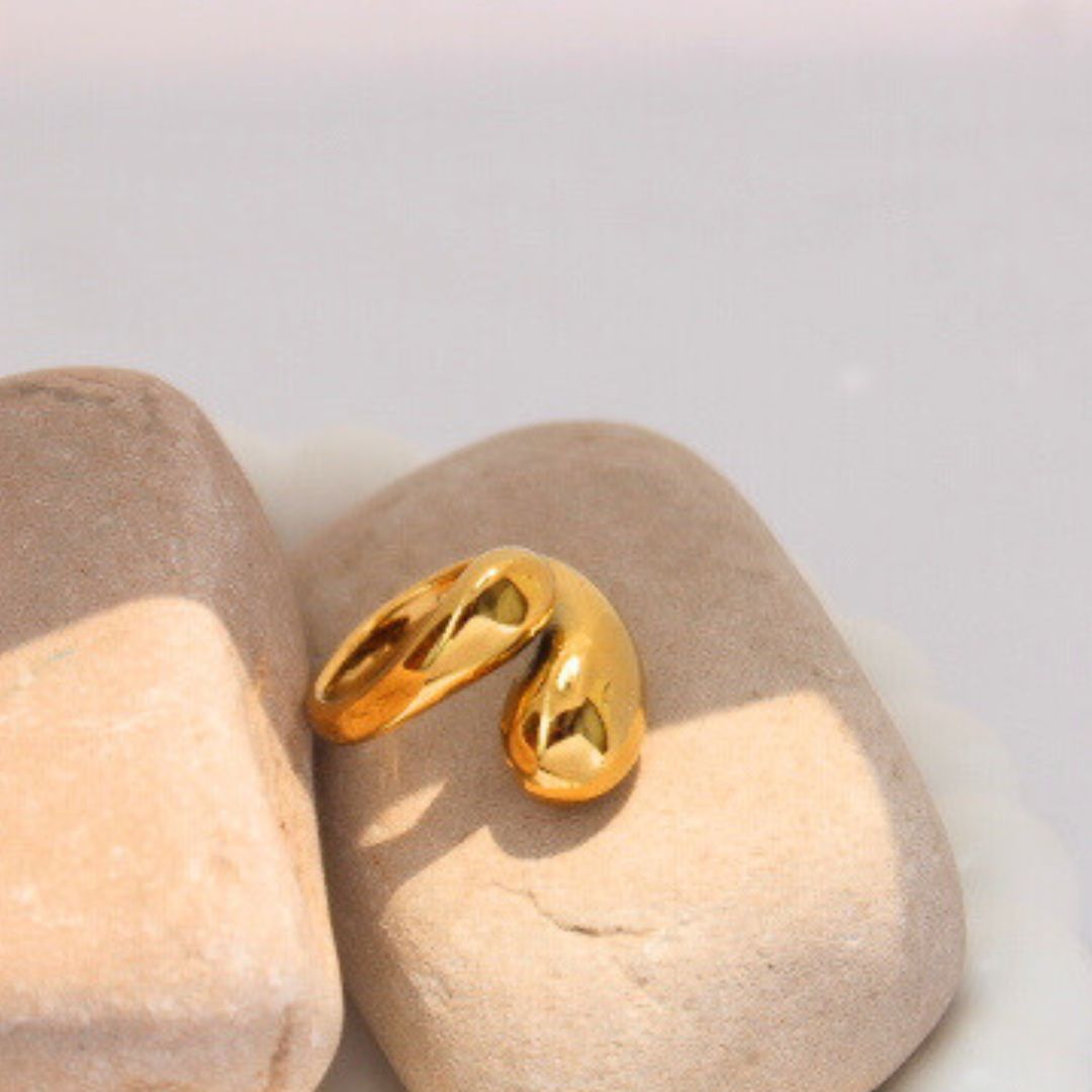 A Tight Hug Anti-tarnish Ring (RG257)