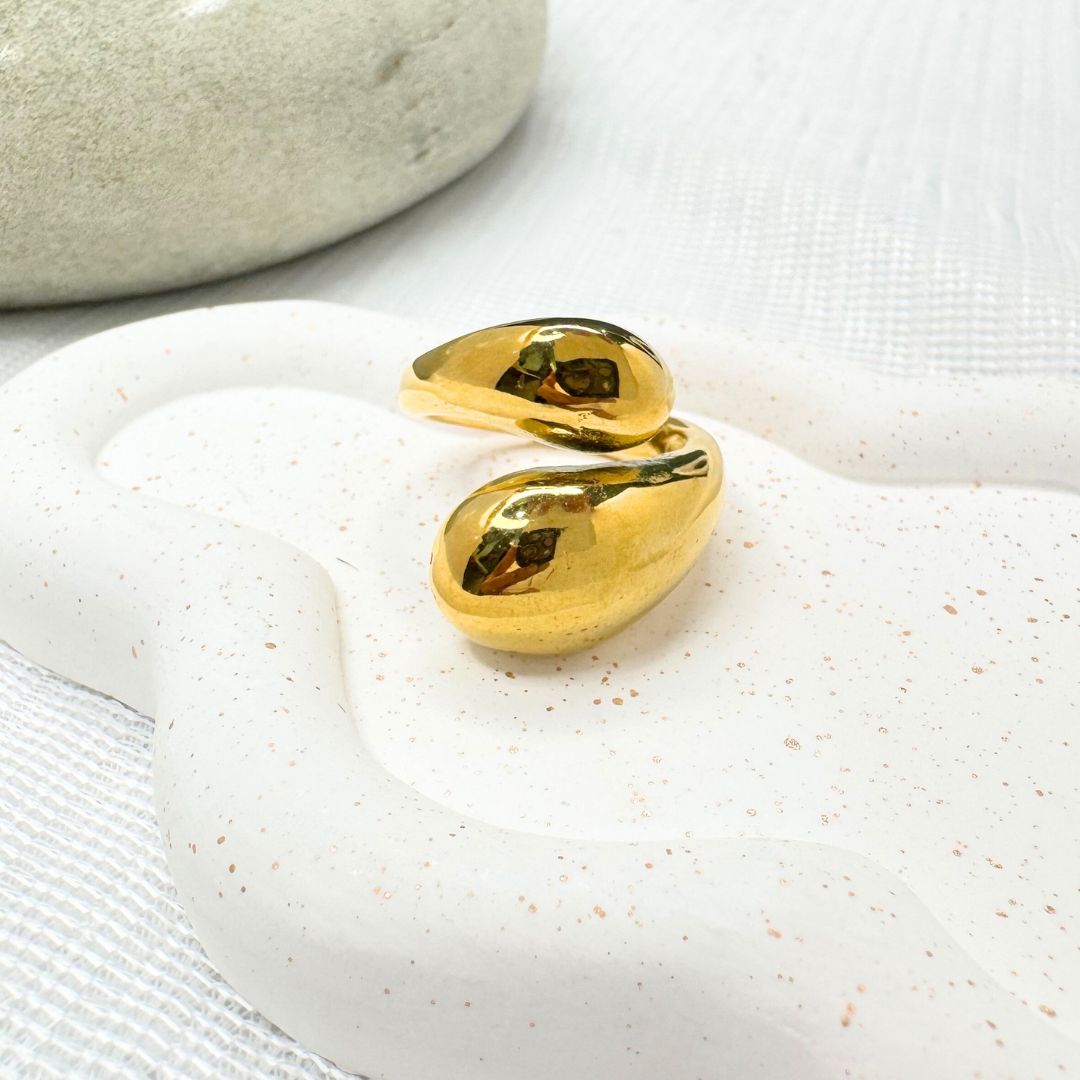A Tight Hug Anti-tarnish Ring (RG257)