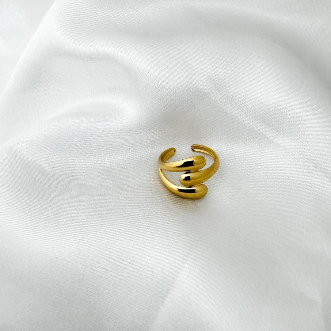 Close Hug Ring