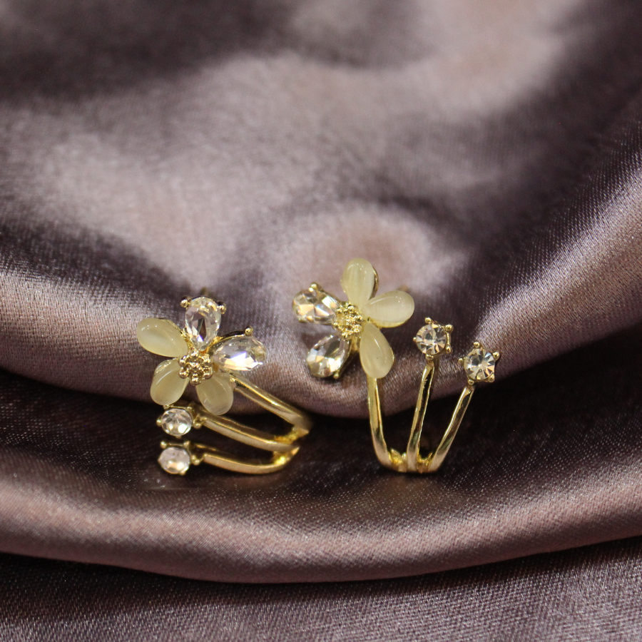 Trendy Daisy Stud Earrings (ER107)