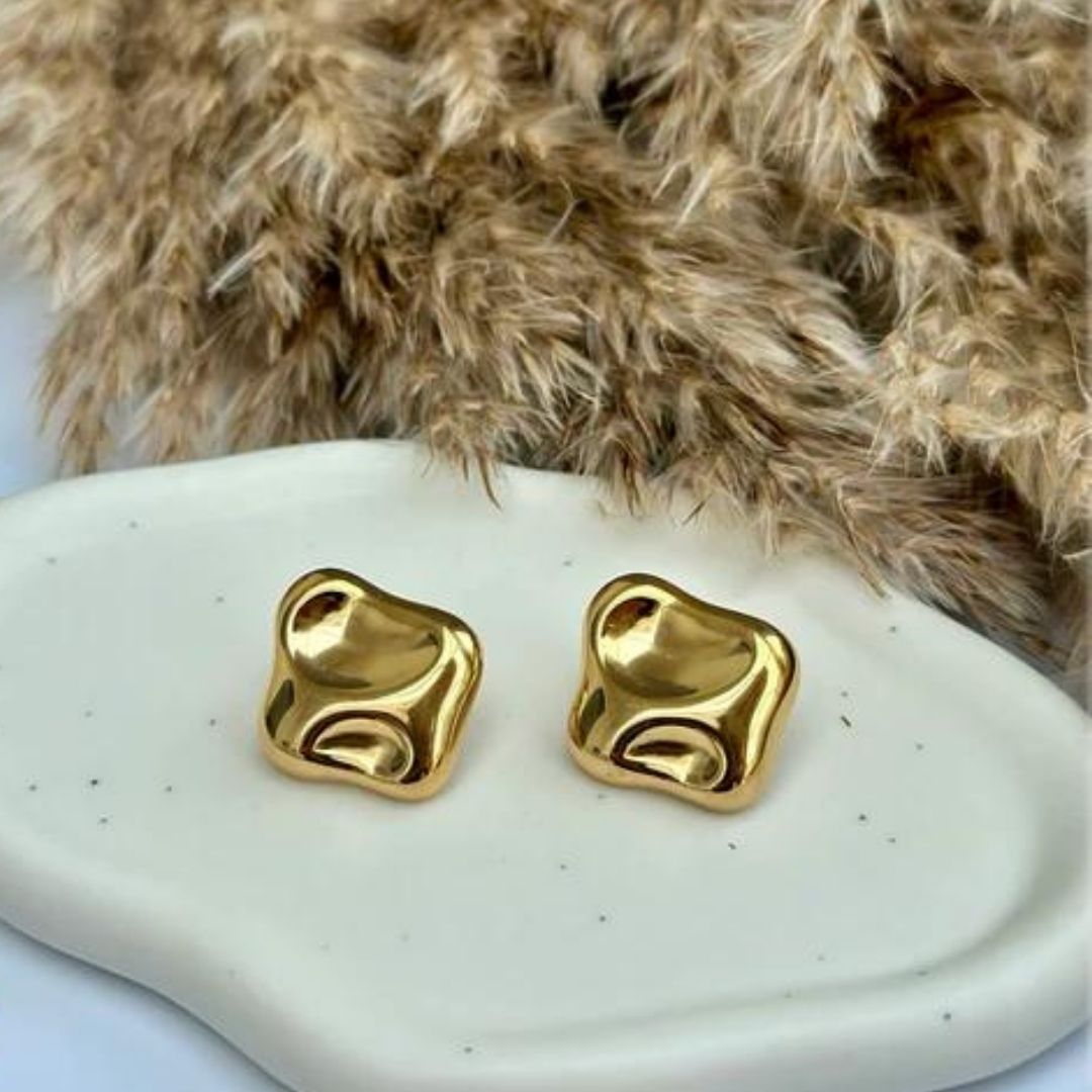 Moon Bed Anti-tarnish Stud Earrings (ER137)