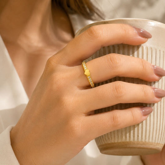 Mira Heart Band Ring