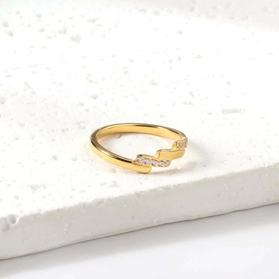 Zigzag Crystal Ring