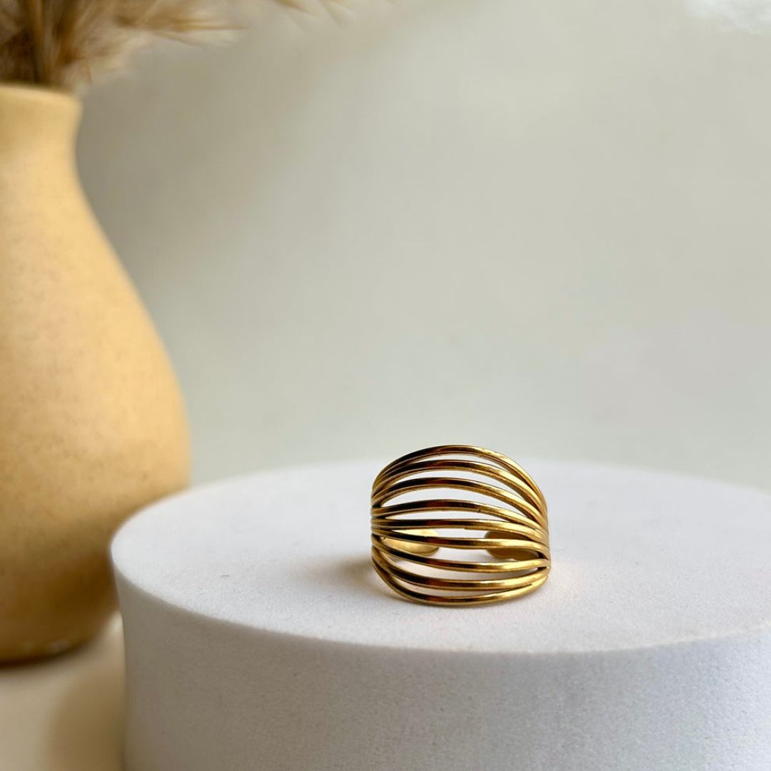 Iris Loop Ring