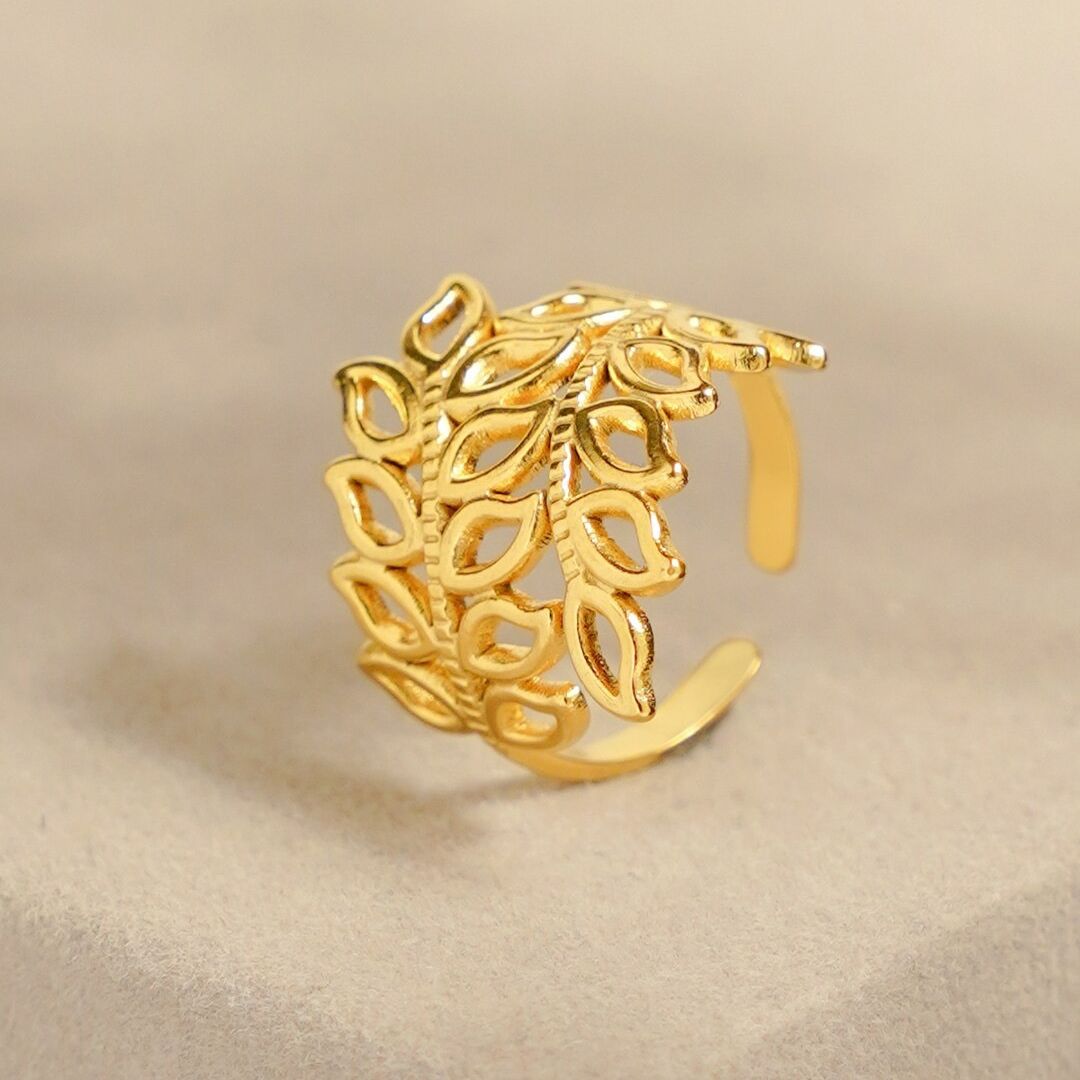 Elara Leaf Ring