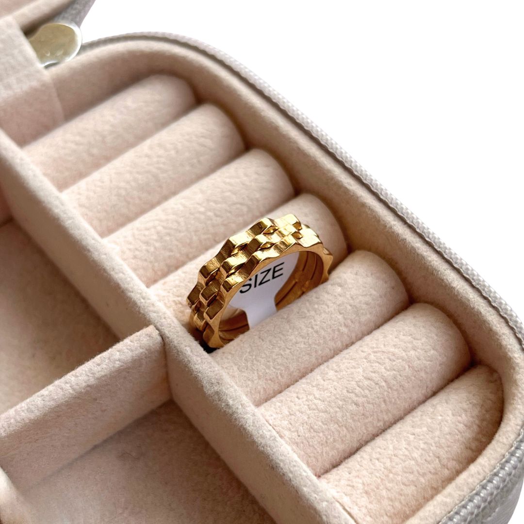 Aurion Band Ring