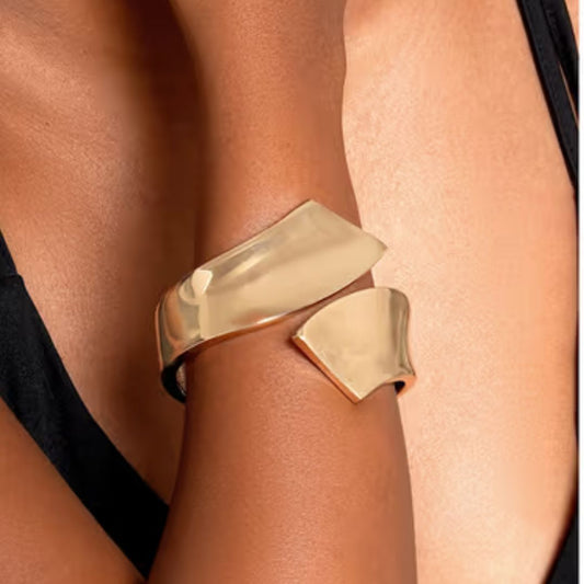 Golden Crossover Chunky Bracelet