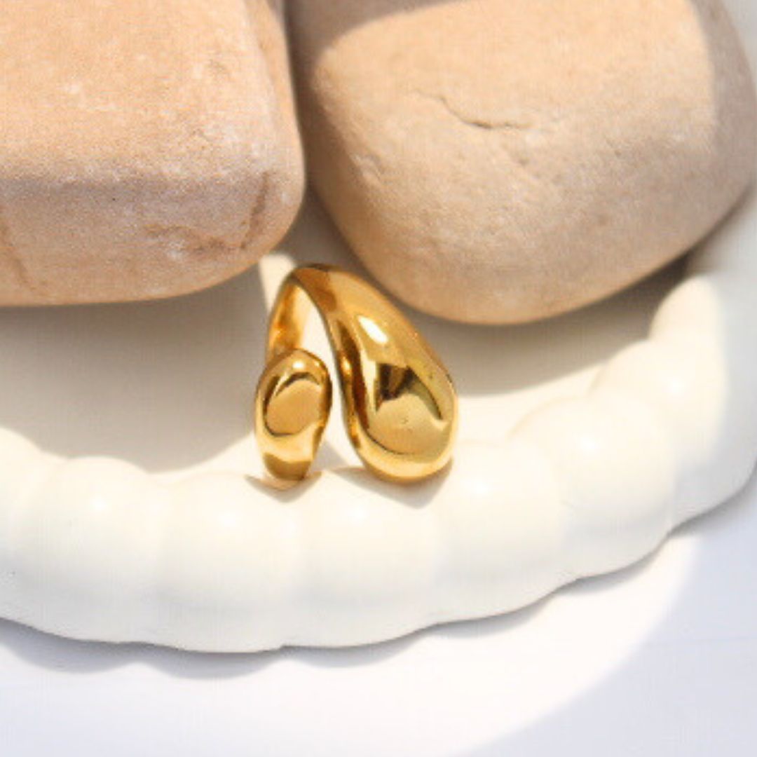A Tight Hug Anti-tarnish Ring (RG257)