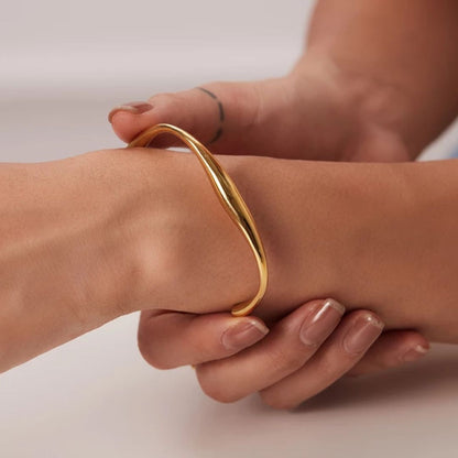 Wave Golden Bracelet