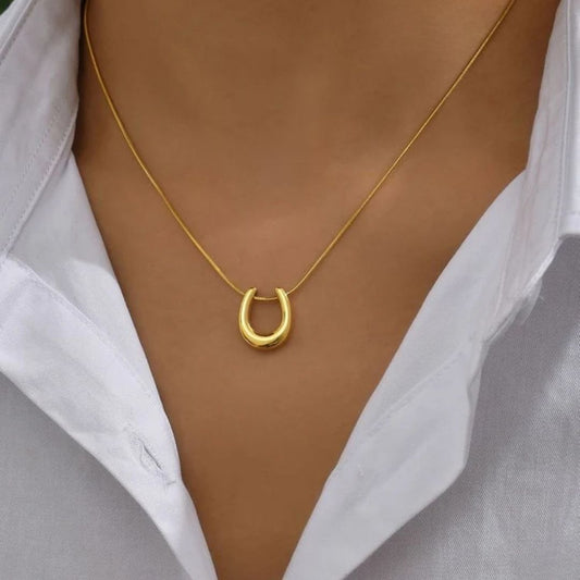 Amour Necklace