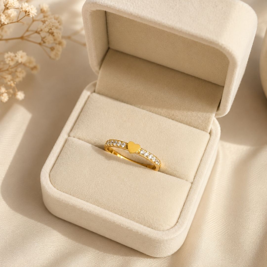 Mira Heart Band Ring