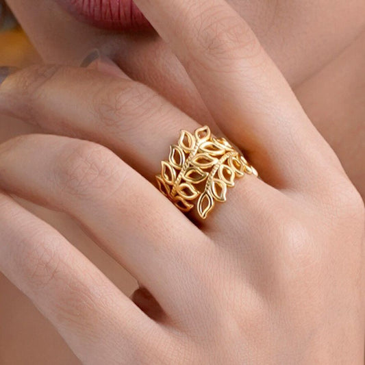Elara Leaf Ring