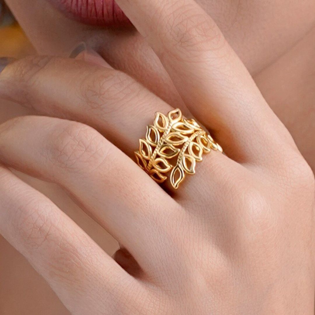 Elara Leaf Ring