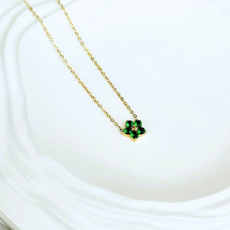 Dazzling Daisy Necklace